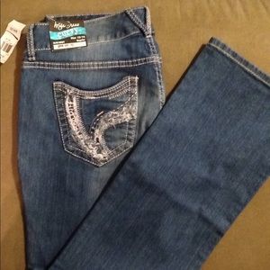 Ariya Jeans